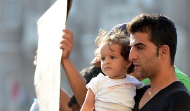 Izbjeglice i imigranti na željezničkom kolodvoru Keleti ulicama Budimpešte, Photo: Marko Jurinec/PIXSELL