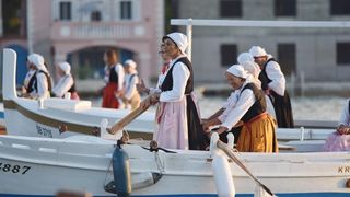 Tradicionalna ženska regata gajeta na vesla u Krapnju