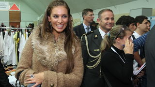 Zadar, 151010.
Predsjednik hrvatske Ivo Josipovic u sklopu posjeta Zadru obisao je i Eko etno sajam koji se ovog tjedna dogadja u dvorani na Visnjiku. Predsjednikje obisao sve izlagace (vise od 300) sa svakim se rukavao i skoro sa svakim slikao.
Na fotogr Zadar, 151010.
Predsjednik hrvatske Ivo Josipovic u sklopu posjeta Zadru obisao je i Eko etno sajam koji se ovog tjedna dogadja u dvorani na Visnjiku. Predsjednikje obisao sve izlagace (vise od 300) sa svakim se rukavao i skoro sa svakim slikao.
Na fotogr