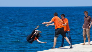 Ludijada maturanata na zadarskoj rivi 17. svibnja 2016. Foto: Bojan Bogdanić