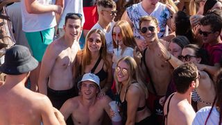 Dnevni party u klubu Papaya na plaži Zrće