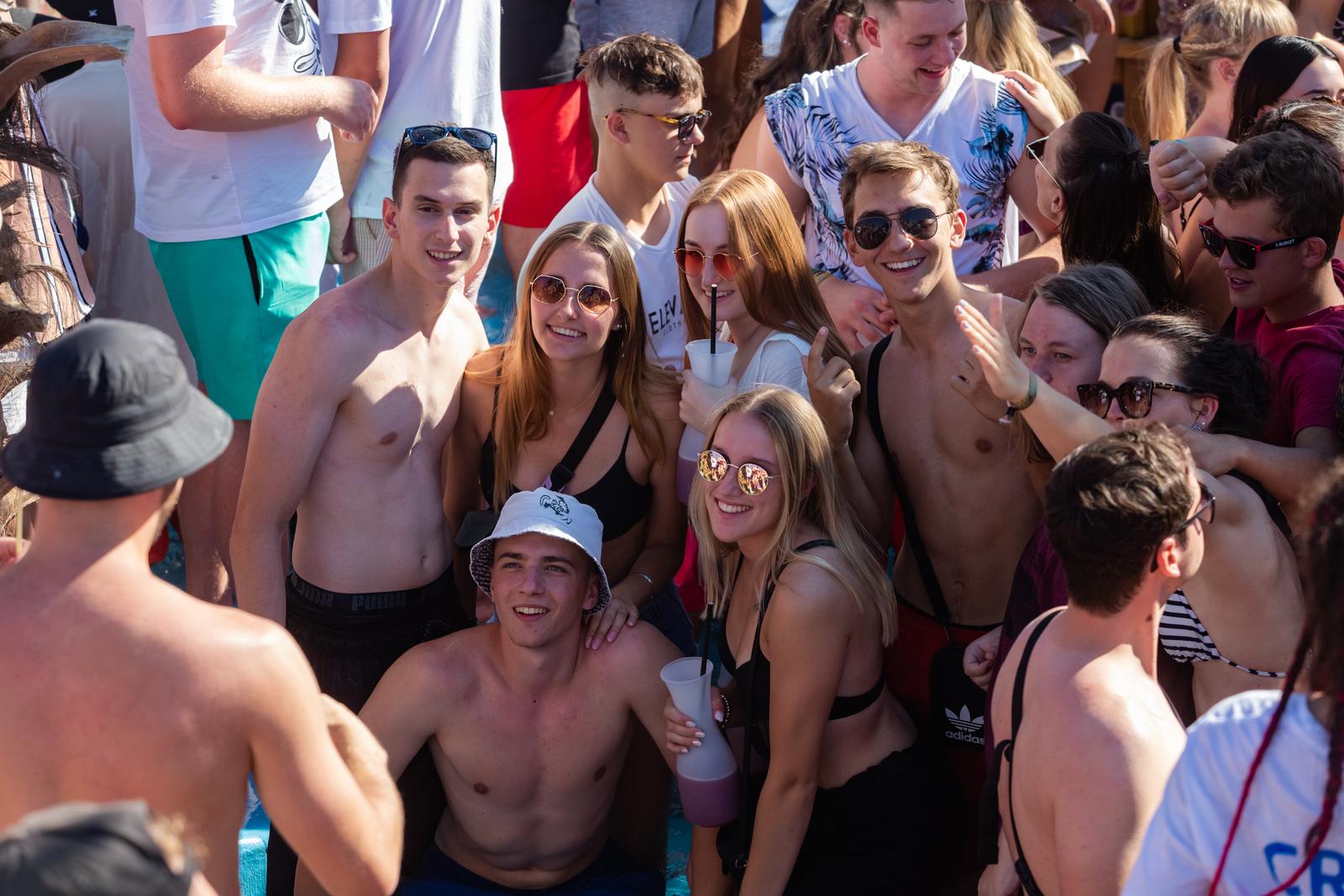 Dnevni party u klubu Papaya na plaži Zrće