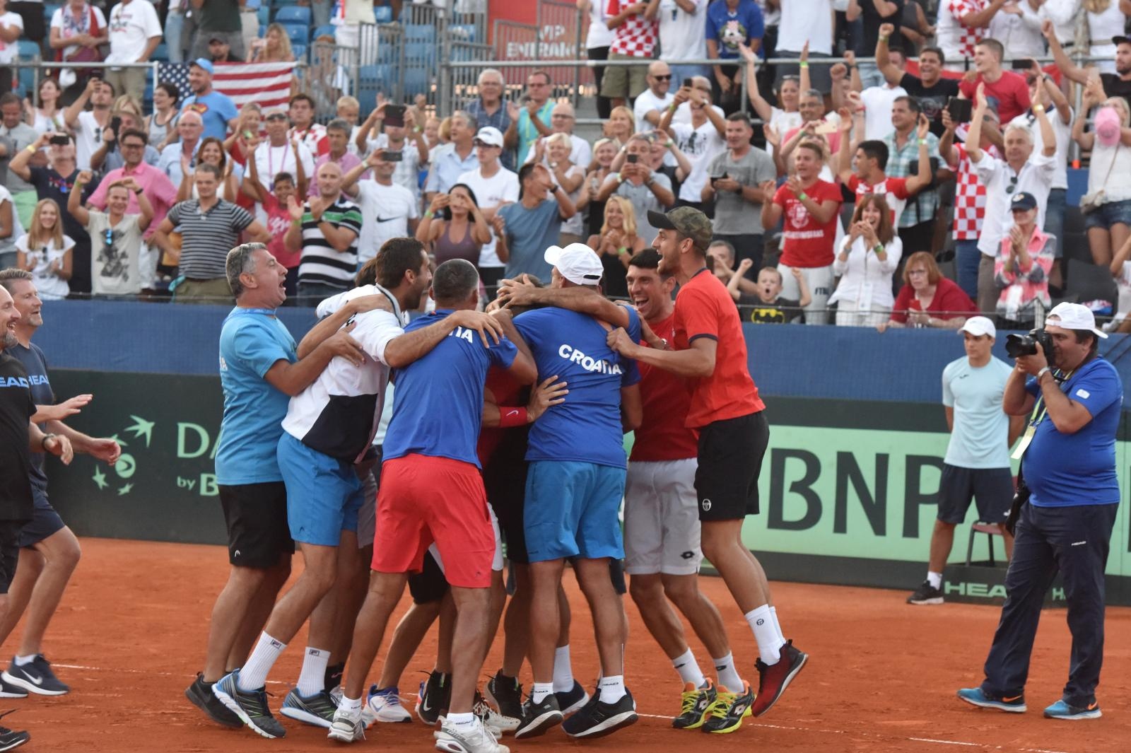 Slavlje hrvatskih tenisača nakon pobjede nad SAD-om Slavlje hrvatskih tenisača nakon pobjede nad SAD-om