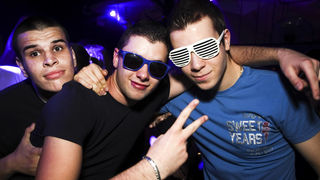 Zagreb, 28.06.2014. – A SADA PRAVAC: ZRCE – Na zatvaranju klupske sezone u punom Aquariusu (A2), Deejay Hrc (resident Zrce Spring Break festivala) dobru vibru ucinio je izvrsnom. Partijalo se do jutra uz najbolje iz EDM/commercial/trap/bass tvornice.