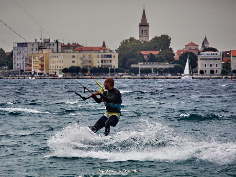 Kiteri i surferi uživali u jakom jugu