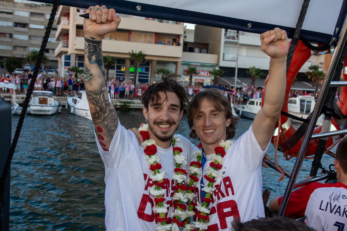 Veličanstven doček četvorice zadarskih Vatrenih od Gradskog mosta do Foruma