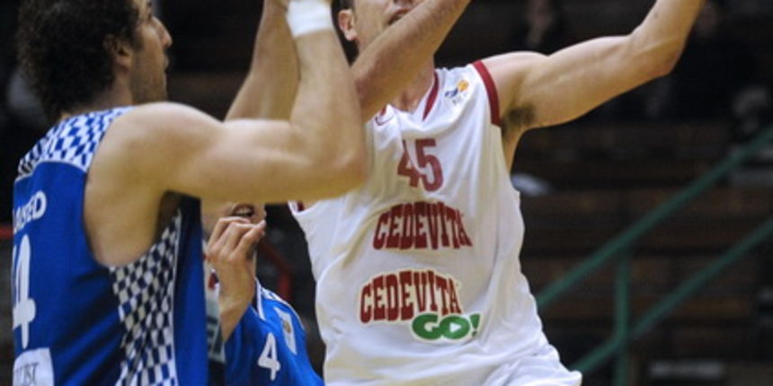 Sutinska vrela, 160110.
Trenutno se u sportskoj dvorani u Sutinskim vrelima igra 16.kolo regionalne NLB lige izmedju KK Cedevite i KK Zadra.
Na slici: Igrac KK Cedevite Bazdaric Marino u napadu na kos.
Foto: SIme Sokota / CROPIX Sutinska vrela, 160110.
Trenutno se u sportskoj dvorani u Sutinskim vrelima igra 16.kolo regionalne NLB lige izmedju KK Cedevite i KK Zadra.
Na slici: Igrac KK Cedevite Bazdaric Marino u napadu na kos.
Foto: SIme Sokota / CROPIX