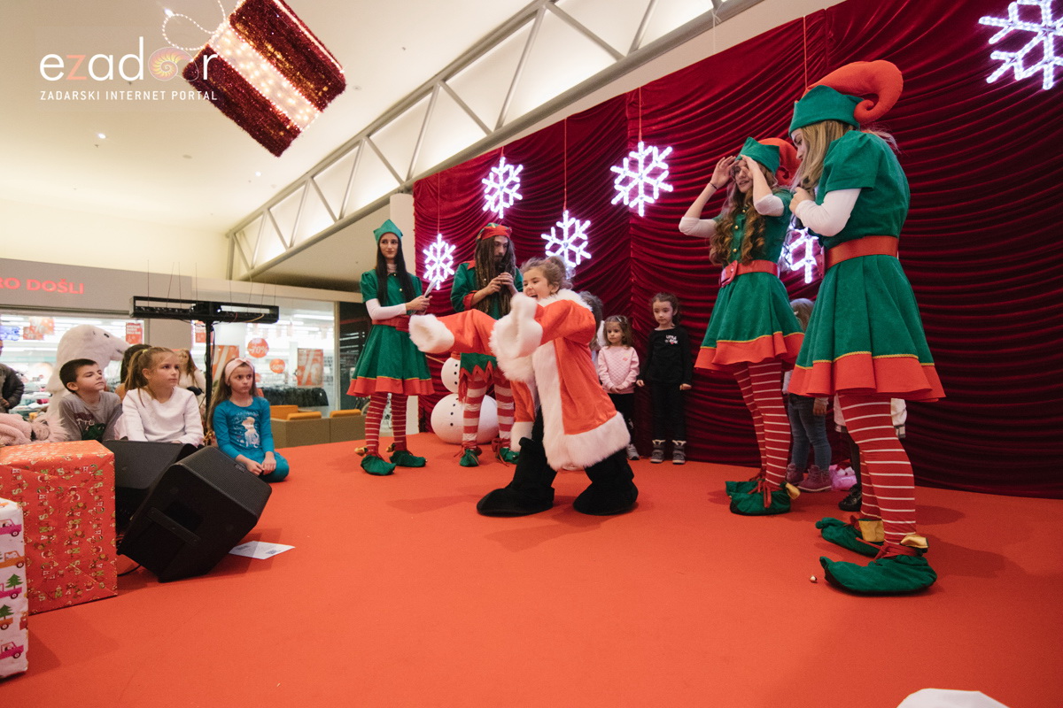 Zimski sportovi s Djedom Božićnjakom Zimski sportovi s Djedom Božićnjakom