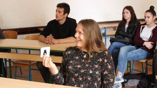 U ponedjeljak u popodnevnim satima, u Prirodoslovno grafičkoj školi održan je eko-kviz znanja – Eko potjera, napravljen po uzoru na popularni kviz na HTV-u U ponedjeljak u popodnevnim satima, u Prirodoslovno grafičkoj školi održan je eko-kviz znanja – Eko potjera, napravljen po uzoru na popularni kviz na HTV-u