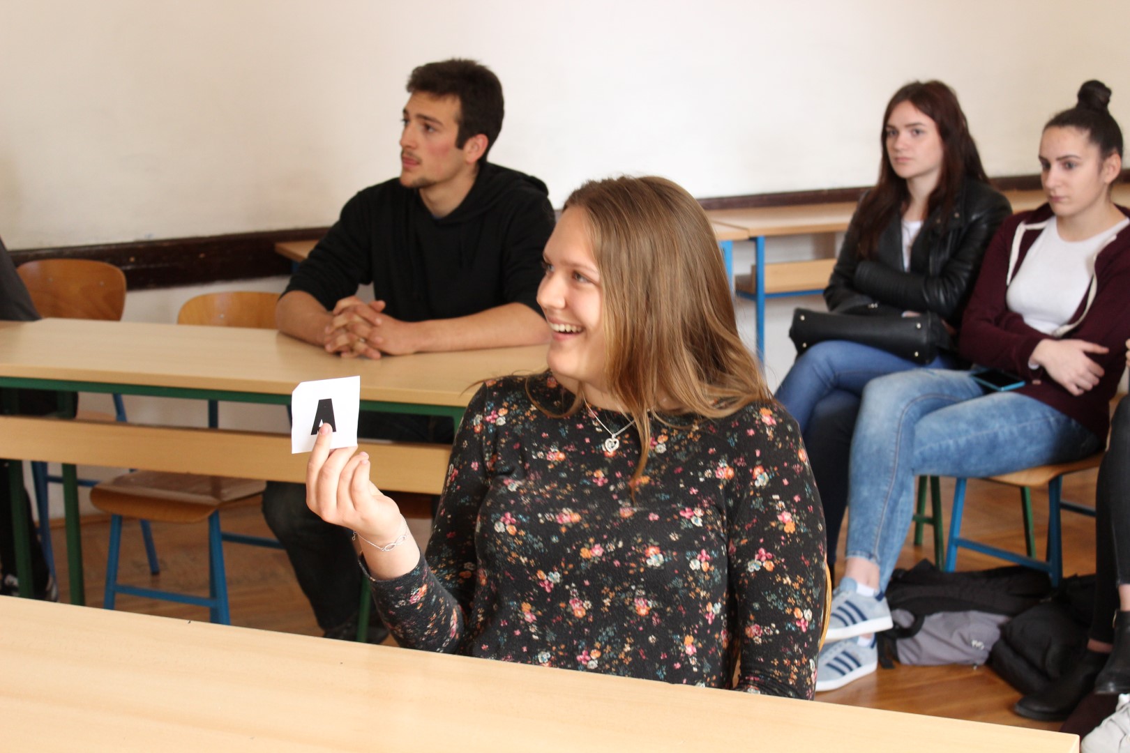 U ponedjeljak u popodnevnim satima, u Prirodoslovno grafičkoj školi održan je eko-kviz znanja – Eko potjera, napravljen po uzoru na popularni kviz na HTV-u U ponedjeljak u popodnevnim satima, u Prirodoslovno grafičkoj školi održan je eko-kviz znanja – Eko potjera, napravljen po uzoru na popularni kviz na HTV-u