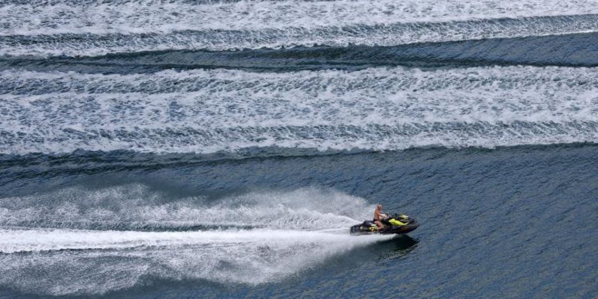 03.07.2013., Zadar – Pogled na kupace u moru i jet ski iz pticje prespektive. Photo: Filip Brala/PIXSELL 03.07.2013., Zadar – Pogled na kupace u moru i jet ski iz pticje prespektive. Photo: Filip Brala/PIXSELL