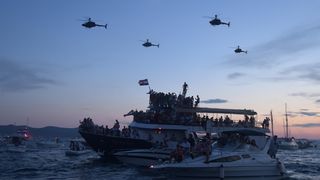 Svečani doček zadarskih Vatrenih: Jedrenjakom Branimir plovili od Gradskog mosta do gata na zadarskoj rivi