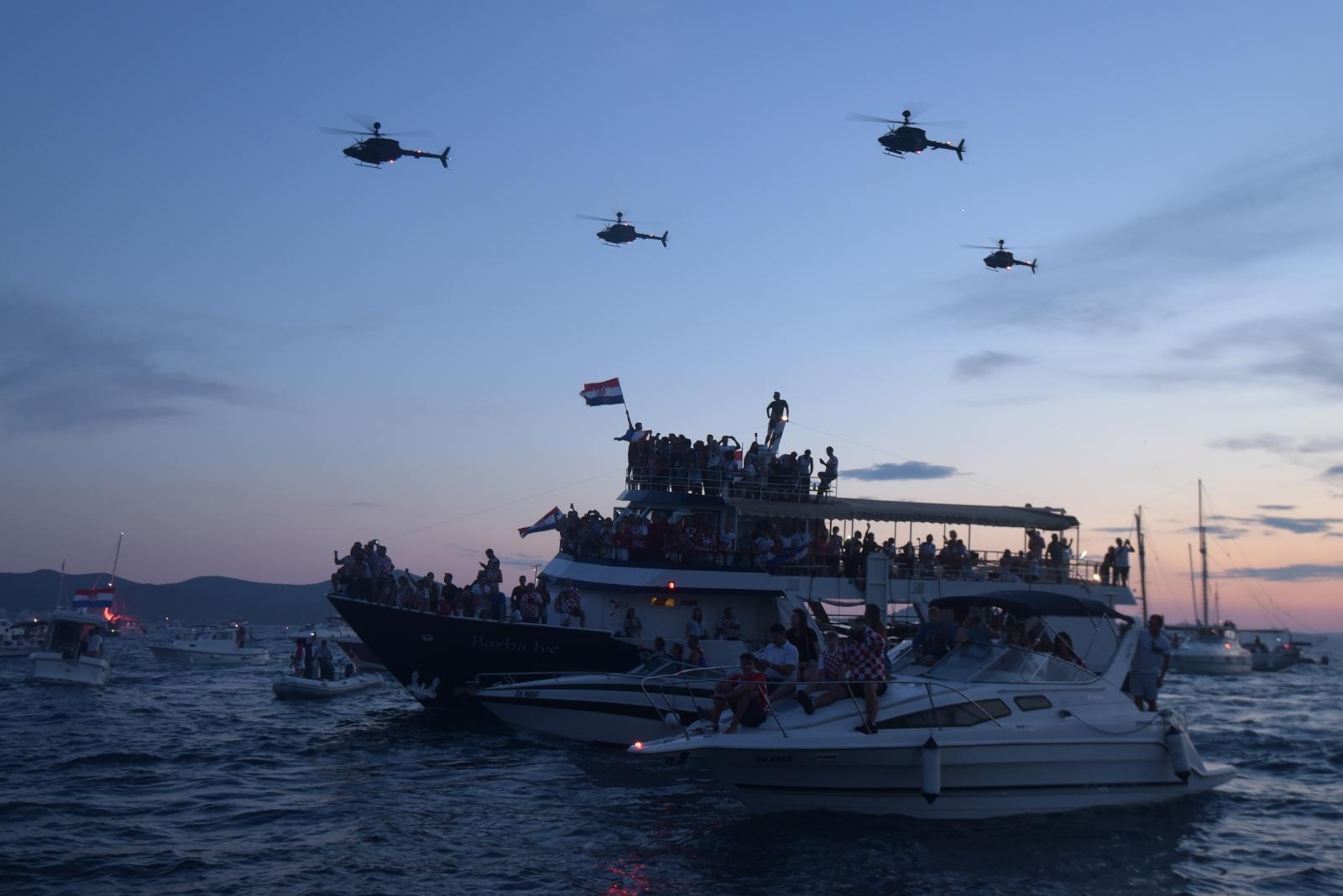 Svečani doček zadarskih Vatrenih: Jedrenjakom Branimir plovili od Gradskog mosta do gata na zadarskoj rivi