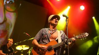 12.09.2013., Zagreb – Koncert glazbenika Manu Chao u sklopu turneje La Ventura odrzan je na zagrebackom Velesajmu. Photo: Jurica Galoic/PIXSELL Autor Jurica Galoic/PIXSELL 12.09.2013., Zagreb – Koncert glazbenika Manu Chao u sklopu turneje La Ventura odrzan je na zagrebackom Velesajmu. Photo: Jurica Galoic/PIXSELL Autor Jurica Galoic/PIXSELL