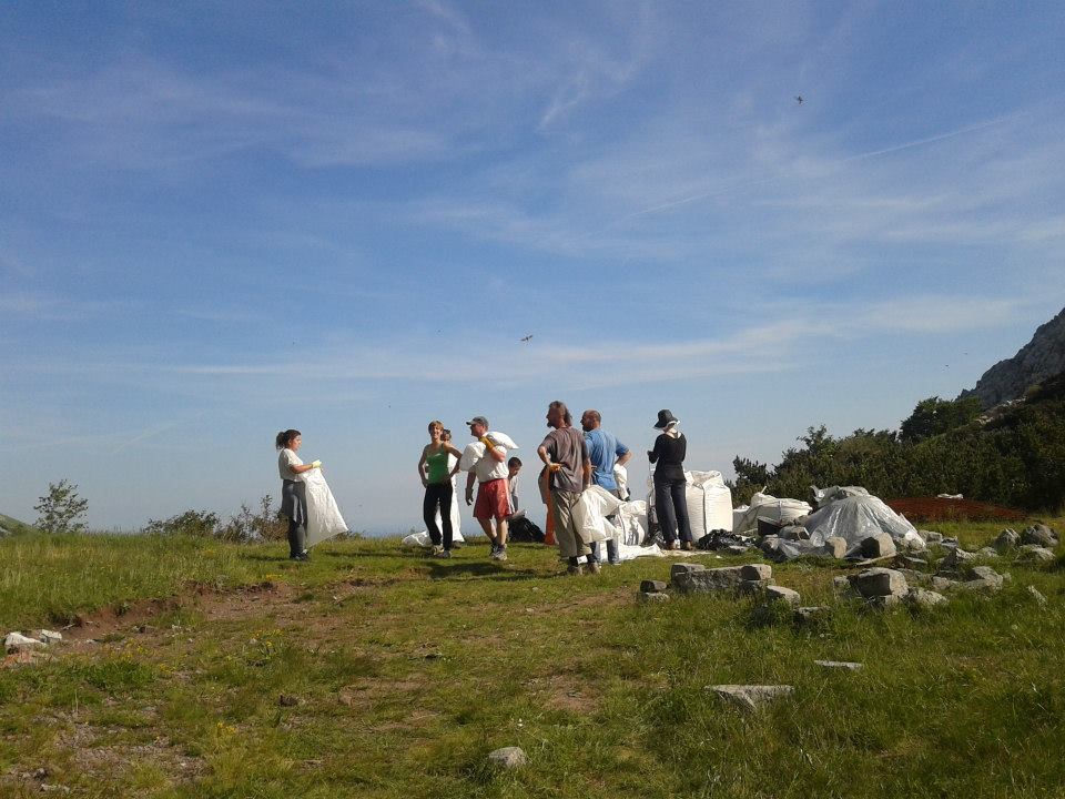 Obnova skloništa na Vlaškom gradu, foto: PD Paklenica Obnova skloništa na Vlaškom gradu, foto: PD Paklenica