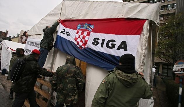 24.10.2014., Zagreb – Prosvjed hrvatskih branitelja ispred Mininistarstva u Savskoj ulici. Branitelji zahtijevaju trenutnu ostavku ministra Freda Matica i pomocnika. Photo: Jurica Galoic/PIXSELL