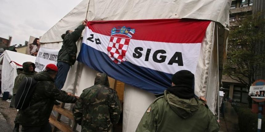 24.10.2014., Zagreb – Prosvjed hrvatskih branitelja ispred Mininistarstva u Savskoj ulici. Branitelji zahtijevaju trenutnu ostavku ministra Freda Matica i pomocnika. Photo: Jurica Galoic/PIXSELL