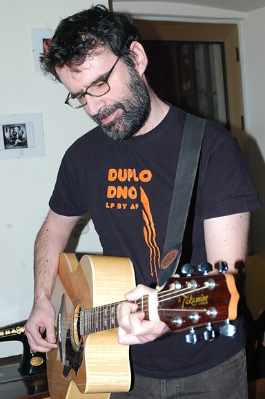 Ante Perković u caffe baru JazzVa (foto:Tomislav Jerak) Ante Perković u caffe baru JazzVa (foto:Tomislav Jerak)