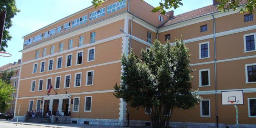 Gimnazija Vladmira Nazora