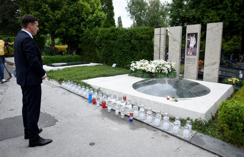 Odavanje počasti Draženu Petroviću povodom 24. obljetnice smrti