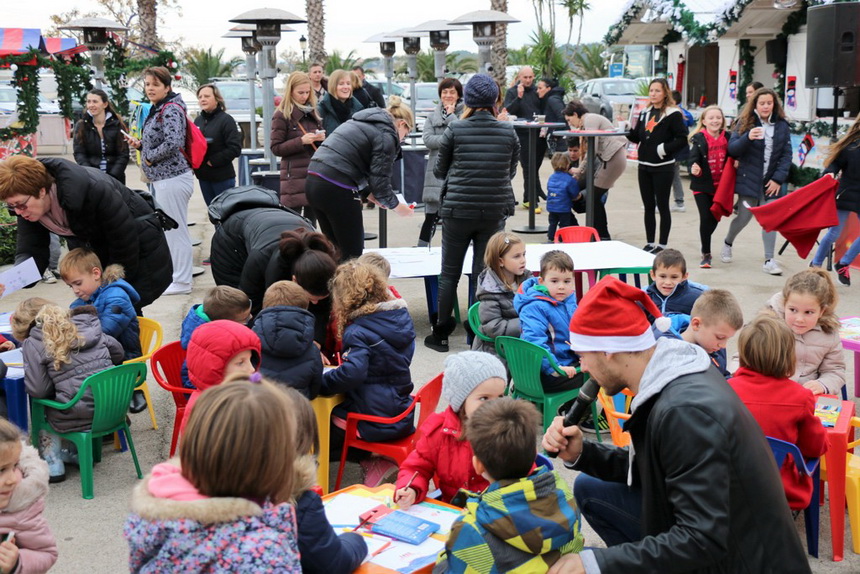 Sveti Nikola darivao mališane na Viru, Krampus bez posla Sveti Nikola darivao mališane na Viru, Krampus bez posla