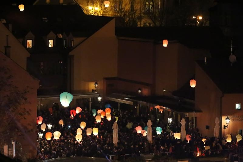 Na tržnici Dolac održan je peti performans Kapulica & Lampioni.  Foto: PIXSELL