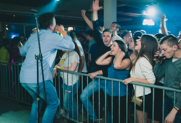 Zadarska večer s Ivicom Sikirićem Ićom u Hitch baru, 8.5.2015. (Foto: Ivan Toman) Zadarska večer s Ivicom Sikirićem Ićom u Hitch baru, 8.5.2015. (Foto: Ivan Toman)
