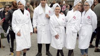 Prosvjed #spasime: Tomislavov trg u Zagrebu pun ljudi, došao i Plenković Prosvjed #spasime: Tomislavov trg u Zagrebu pun ljudi, došao i Plenković