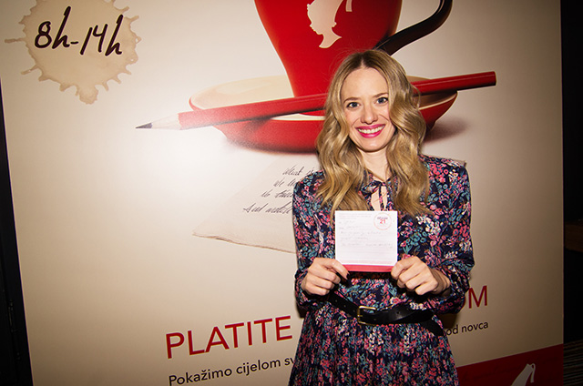 Više od 30.000 ljudi diljem Hrvatske sudjelovalo je 2015. godine u Julius Meinl Poetry projektu te pisanju stihova. A priliku da prvi svoju kavu u 2015. godini plaćaju stihovima imali su Milana Vlaović, Jelena Veljača, Judita Franković, Enes Vejzović, And