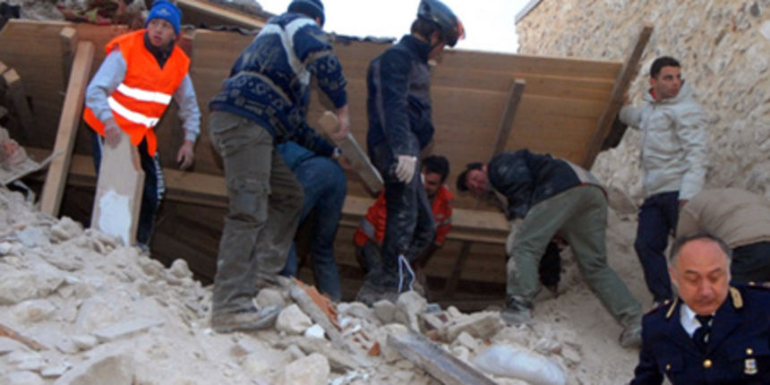 Potres u LAquili (Foto: lastampa.it) Potres u LAquili (Foto: lastampa.it)