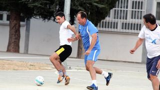 Na Stanovima se uz boćarski turnir održao i revijalni nogometni turnir. Osim prijavljenih ekipa, snage su ponovno odmjeravali liječnici Opće bolnice Zadar i predstavnici poglavarstva Grada Zadra. Na Stanovima se uz boćarski turnir održao i revijalni nogometni turnir. Osim prijavljenih ekipa, snage su ponovno odmjeravali liječnici Opće bolnice Zadar i predstavnici poglavarstva Grada Zadra.