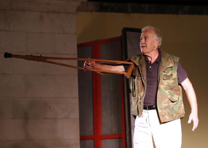 Nakon svecane podjele nagrada publici je prikazana predstava Slucaj rogonja.