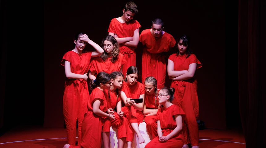 Igrajmo se: Zabranjeno mlađima od 15 strana A