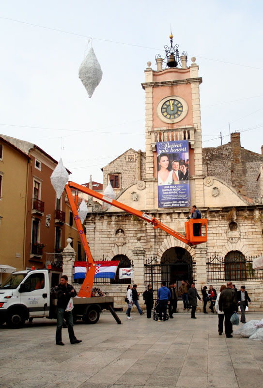 Započelo blagdansko ukrašavanje Poluotoka Započelo blagdansko ukrašavanje Poluotoka
