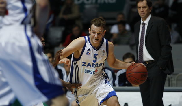 Zadar, 071210. Dvorana Kresimira Cosica. 4. kolo EuroChallenge kupa.  Kosarkaska utakmica KK Zadar – KK Pinar Karsiyaka.  Na slici igrac Zadra Jakov Vladovic. Foto: Jure Miskovic / CROPIX