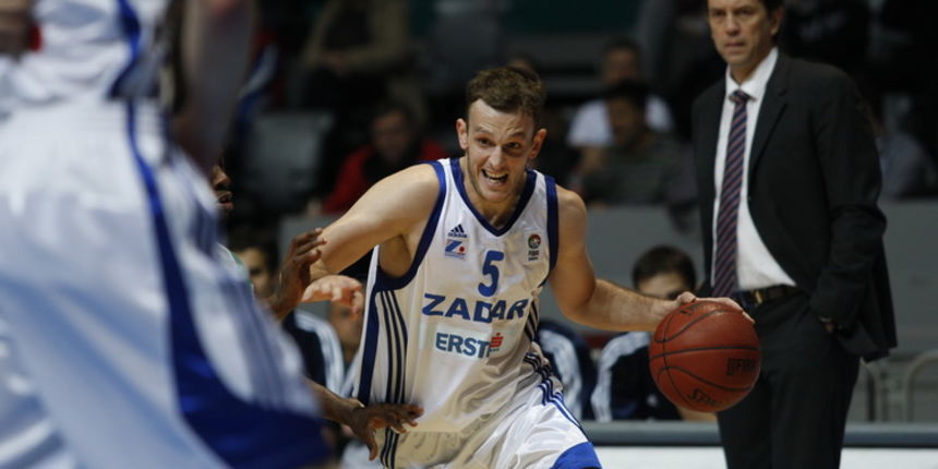 Zadar, 071210. Dvorana Kresimira Cosica. 4. kolo EuroChallenge kupa. Kosarkaska utakmica KK Zadar – KK Pinar Karsiyaka. Na slici igrac Zadra Jakov Vladovic. Foto: Jure Miskovic / CROPIX Zadar, 071210. Dvorana Kresimira Cosica. 4. kolo EuroChallenge kupa. Kosarkaska utakmica KK Zadar – KK Pinar Karsiyaka. Na slici igrac Zadra Jakov Vladovic. Foto: Jure Miskovic / CROPIX