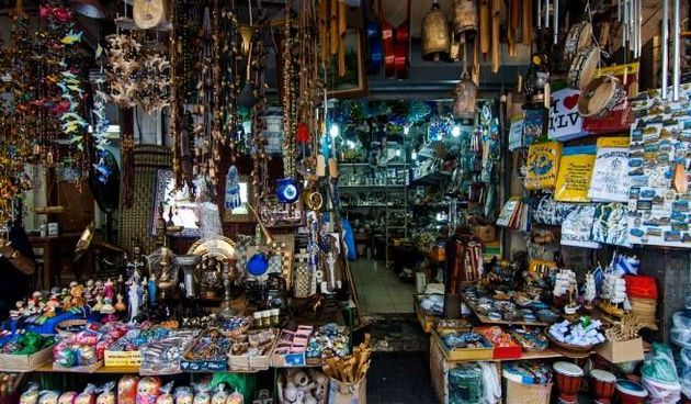 Buvljak “Uzmi ili ostavi” ispred Gradske knjižnice