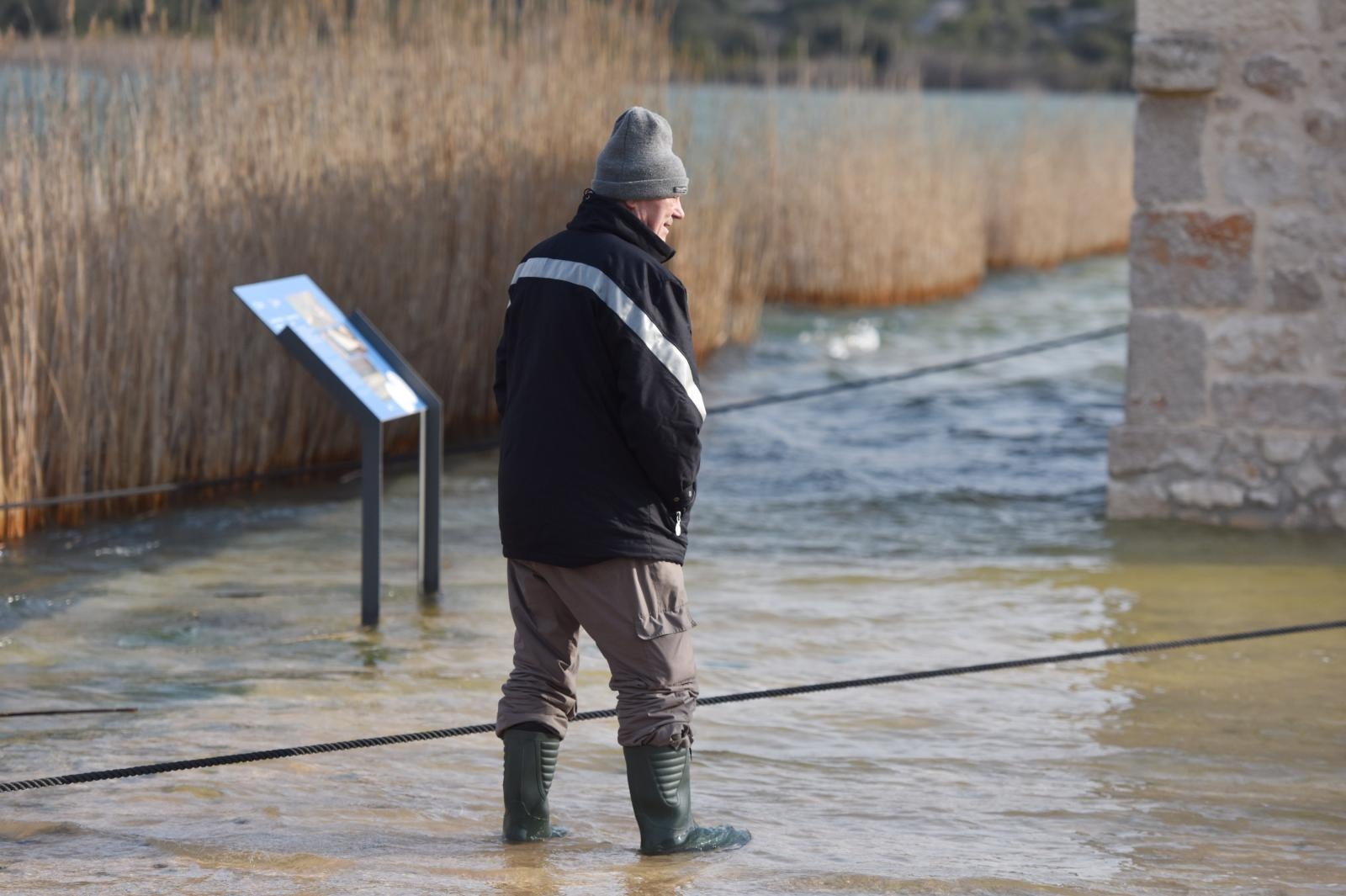 Nezapamćeno visoka razina vodostaja Vranskog jezera Nezapamćeno visoka razina vodostaja Vranskog jezera