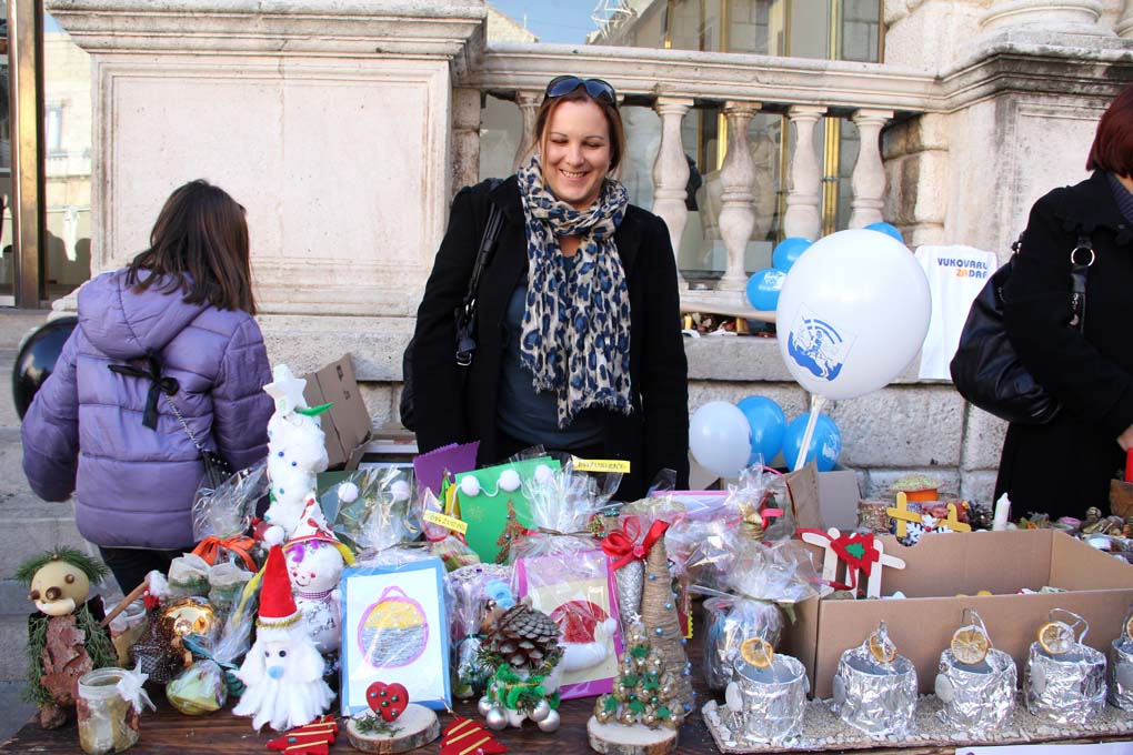 Vukovaru ZaDar na Narodnom trgu, foto: Iva Perinčić Vukovaru ZaDar na Narodnom trgu, foto: Iva Perinčić