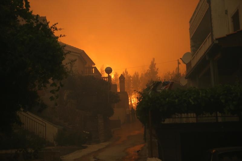 Žrnovnica: Vatra je sve bliže Splitu, nebo je prekriveno dimom Žrnovnica: Vatra je sve bliže Splitu, nebo je prekriveno dimom