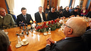 Zadar, 111212. 
Nakon zahvale generalu Anti Gotovini, Zadrani su danas odali priznanje i ratnom zapovjedniku postrojbi specijalne policije Mladenu Markacu. General Markac prosetao je zadarskim Poluotokom te posjetio gradonacelnika Zvonimira Vrancica u nje