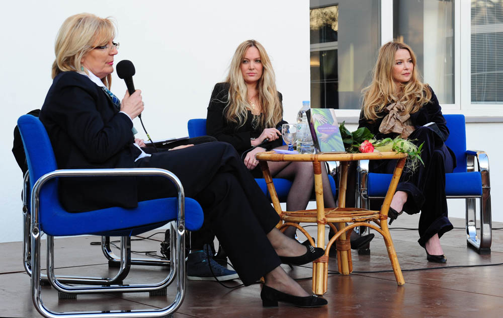 Zadar, 28.03.2012. snimio: Nenad Marčev
Marijana Dokoza
Promocija knjige Naranyjin plač
Gradska knjižnica
Tekst iz knjige čitala Vanessa Radman Zadar, 28.03.2012. snimio: Nenad Marčev
Marijana Dokoza
Promocija knjige Naranyjin plač
Gradska knjižnica
Tekst iz knjige čitala Vanessa Radman