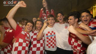 Čudesna noć: Velika fešta ulicama Zadra nakon plasmana Vatrenih u finale SP Čudesna noć: Velika fešta ulicama Zadra nakon plasmana Vatrenih u finale SP