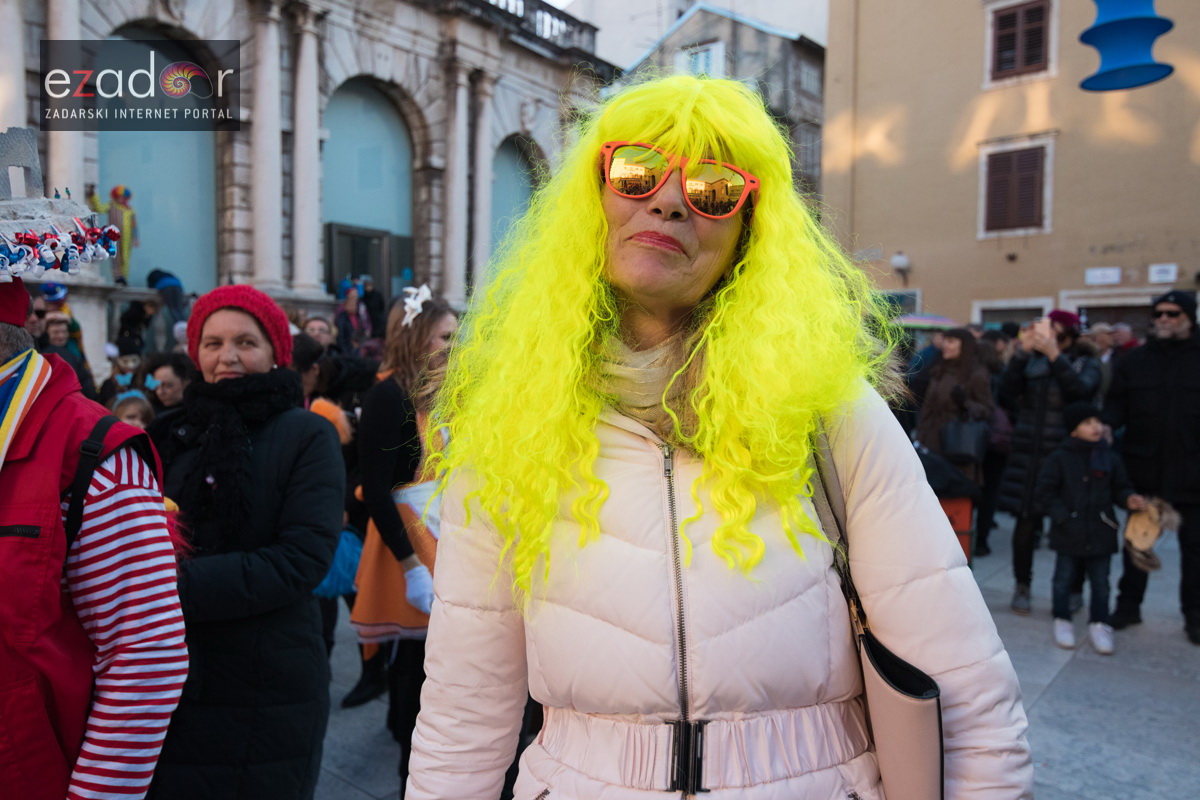 Zadarski karneval 2018: Povorka maškaranih skupina od Gradskih vrata preko Foruma do Narodnog trga Zadarski karneval 2018: Povorka maškaranih skupina od Gradskih vrata preko Foruma do Narodnog trga