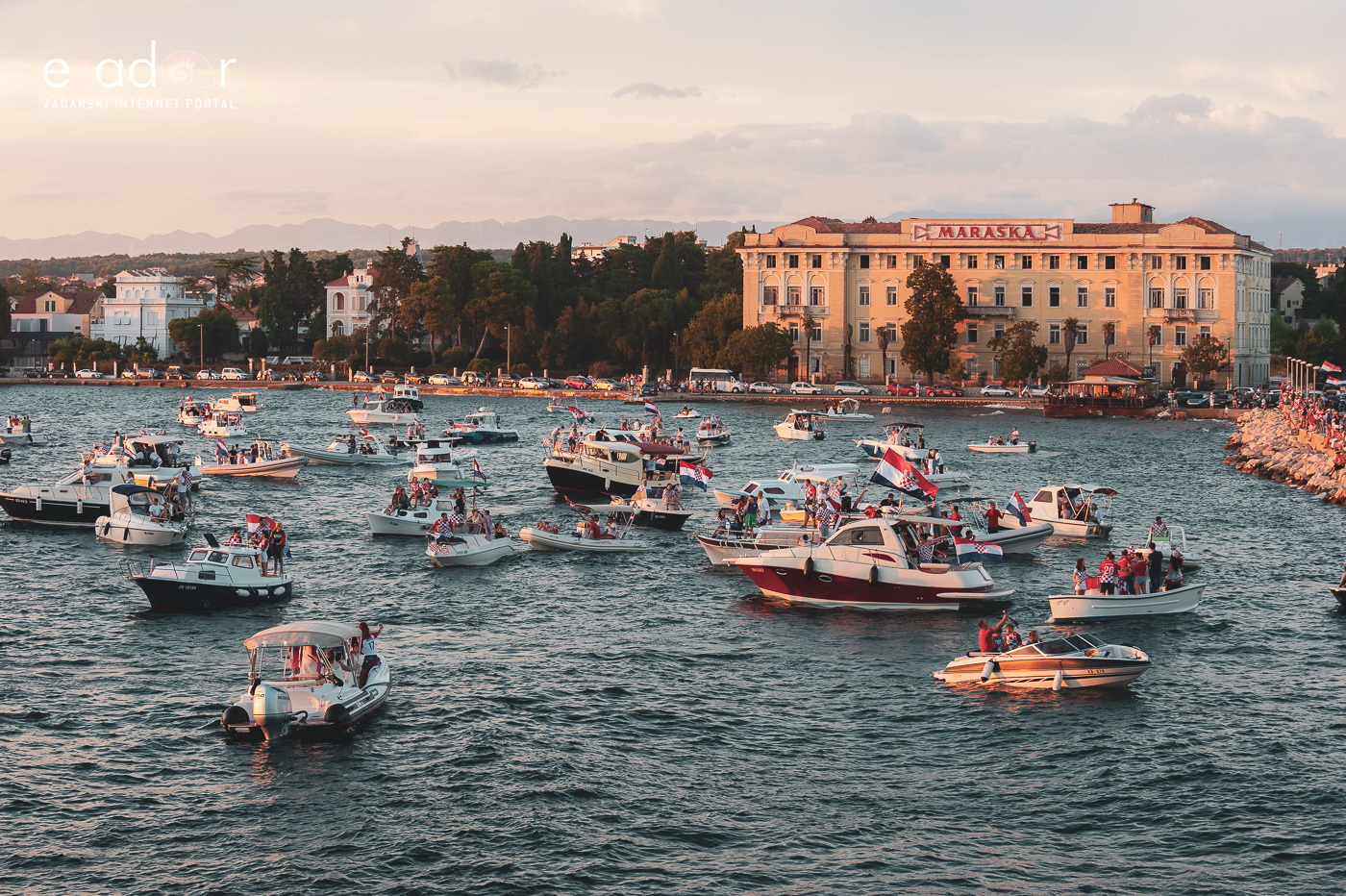 Zadar priredio čudesan doček svojim Vatrenim herojima (1)
