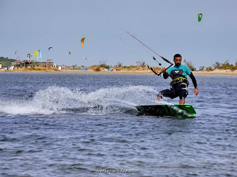 Kite surferi guštaju u Ninu