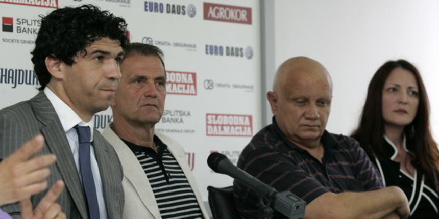 Split, 060611. Danas je dogovorena suradnja Hajduka i NK Primorac iz Stobreca. Na fotografiji: Predsjednik Hajduka Hrvoje Males, sportski direktor Milo Nizetic, predsjednik Primorca Zdravko Voloder i predsjednica Vije Split, 060611. Danas je dogovorena suradnja Hajduka i NK Primorac iz Stobreca. Na fotografiji: Predsjednik Hajduka Hrvoje Males, sportski direktor Milo Nizetic, predsjednik Primorca Zdravko Voloder i predsjednica Vije