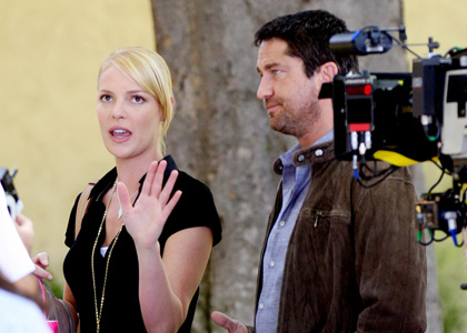 21157, LOS ANGELES, CALIFORNIA, Monday April 14 2008. A very happy Katherine Heigl and Gerard Butler on the set of their new movie ‘The Ugly Truth”. The pair were seen laughing and joking and obviously enjoy working together. Katherine was in very high sp