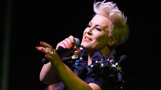 Mještani Bibinja sinoć su uživali u vrhunskom koncertu grupe Colonija na sportskom centru Crljenica Mještani Bibinja sinoć su uživali u vrhunskom koncertu grupe Colonija na sportskom centru Crljenica