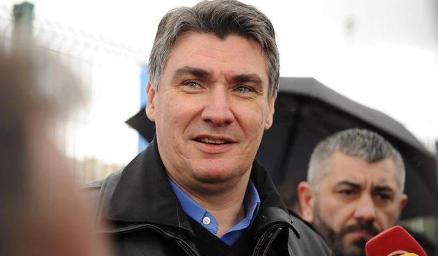Premijer Zoran Milanovic i ministar pomorstva prometa i infrastrukture Sinisa Hajdas Doncic obisli novo trajektno pristaniste na sibenskom gatu Vrulje. Photo: Hrvoje Jelavic/PIXSELL